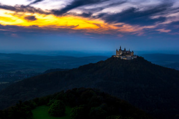 Fototapeta na wymiar Burg Hohenzollern im Abendlicht