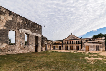 Obraz premium backyard of agave factory of abandoned Hacienda Yaxcopoil near Merida, Mexico