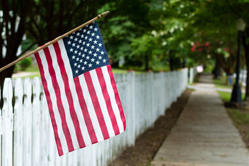 American Flag on a picket fence - obrazy, fototapety, plakaty