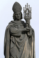 Fototapeta na wymiar Statue de Saint-Venceslas sur le Pont Charles. Prague.