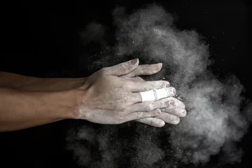 Gardinen Climber hands get a chalk coating © slaedo