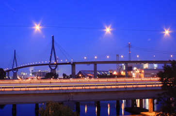 Köhlbrandbrücke , A7 bei Nacht