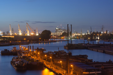 der Travehafen Hamburg, von der Köhlbrandbrücke aus
