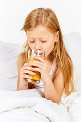 Obraz na płótnie Canvas Portrait of happy little girl with glass of juice