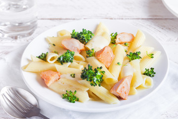 pasta penne with chicken, broccoli and cheese