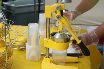 Yellow manual press citrus juicer orange squeezer juice extractor