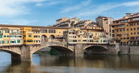 Fototapeta na wymiar Ponte Vecchio in Florence , Italy