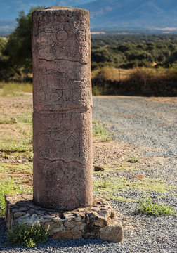 Roman milestone of Neron.
The Roman ruins of Caparra are located in the pasture Casablanca, among the terms of  Oliva de Plasencia and Guijo de Granadilla. Extremadura. Spain.