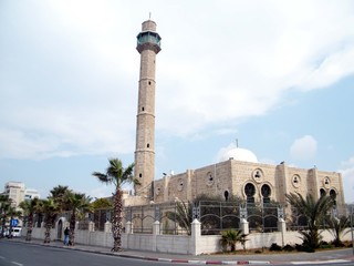 Fototapeta na wymiar Tel Aviv Hasan-bey Mosque Minaret 2011