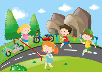 Obraz na płótnie Canvas Kids racing in the park