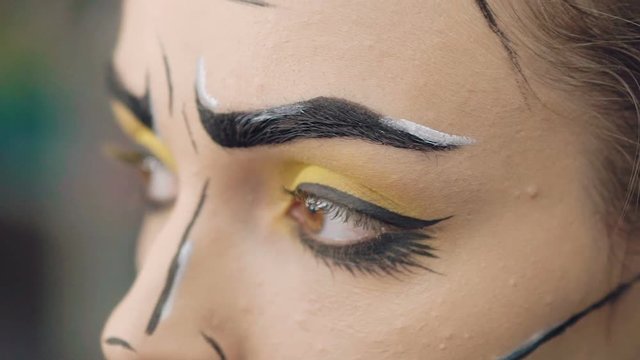 Artist make the girl halloween make up