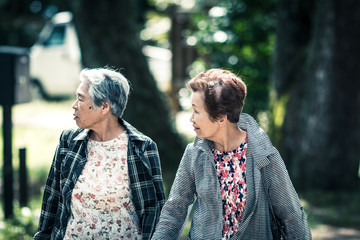 シニア女性 友達同士