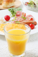 スクランブルエッグの朝食