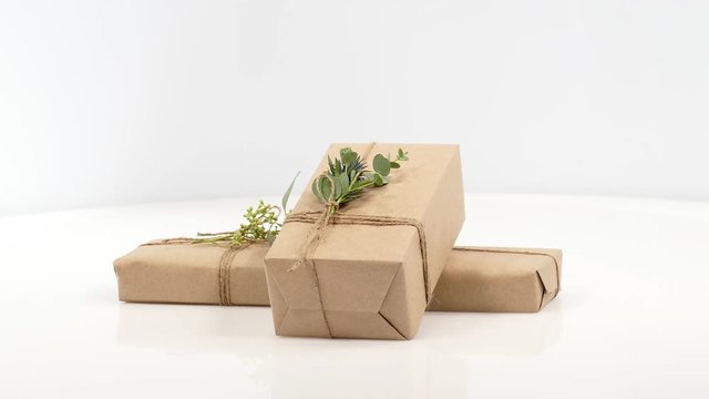Parcels gift box with kraft paper 360 rotation