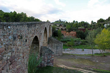Fototapeta na wymiar Puente viejo de Castellbell y el Vilar, Cataluña (España)