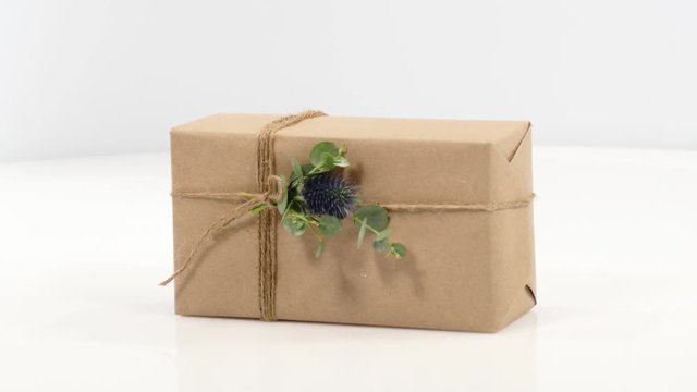 Parcels gift box with kraft paper 360 rotation