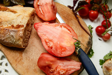 TOMATOES AND BREAD ON CUTBOARD