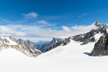 Fototapeta premium a view of mont blanc, coumayeur, italy