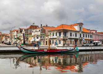 Fototapeta na wymiar Moliceiro is typical portuguese sailing boat Aveiro, Portugal