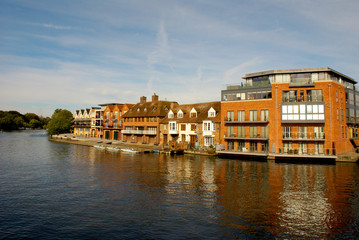 Fototapeta na wymiar View of the River Thames and the city of Eton