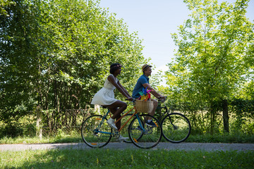 Obraz premium Young multiethnic couple having a bike ride in nature