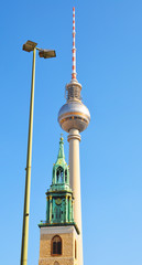 Optische Täuschung des Berliner Fernsehturms.