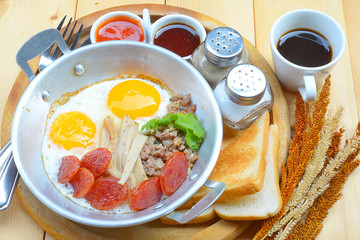 Indochina pan-fried egg with pork and toppings, Breakfast food in Thai style