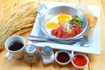 Indochina pan-fried egg with pork and toppings, Breakfast food in Thai style