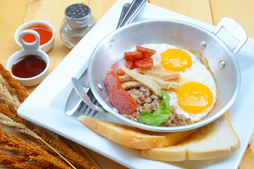 Indochina pan-fried egg with pork and toppings, Breakfast food in Thai style