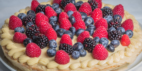 berry cake
