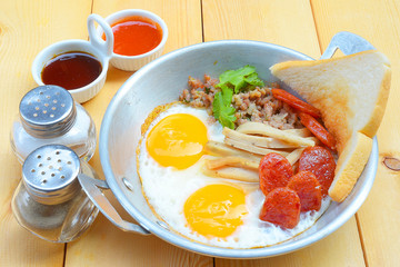 Indochina pan-fried egg with pork and toppings, Breakfast food in Thai style