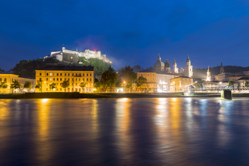Obraz premium Salzach river on its way through Salzburg, Austria