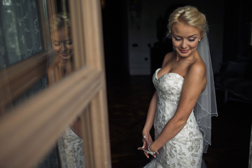 Naklejka premium Young bride in the wonderful wedding dress