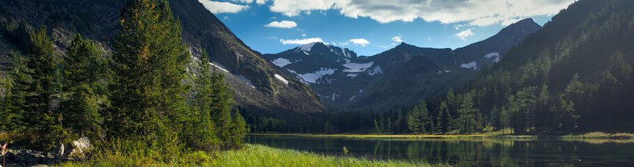 Fototapeta premium Lake in the Altai mountains, Russia