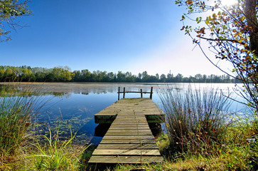 Ponton au lac du bocage &agrave; fenouillet