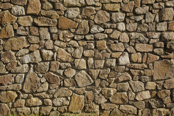 Steinmauer gemauert mit Mörtel