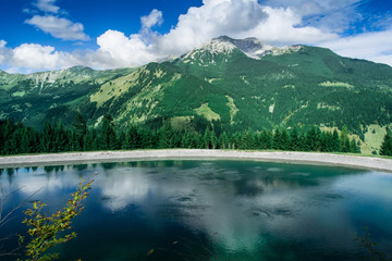 Blick zum Daniel &uuml;ber einen Speichersee