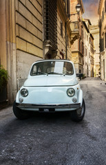Obraz na płótnie Canvas Vintage car in Italy