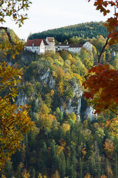 Ausblick auf Jugendherberge Burg Wildenstein bei Leibertingen im Oberen Donautal