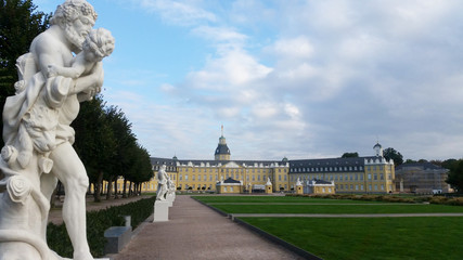 Statue vor dem Karlsruher Schloss