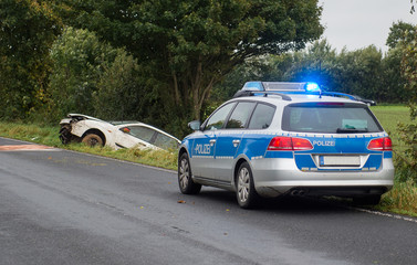 Obraz na płótnie Canvas Verkehrsunfall auf Landstraße