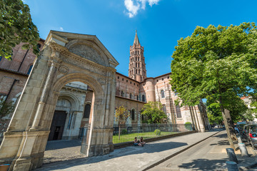 Fototapeta na wymiar The Basilica of St. Sernin in Toulouse, France.
