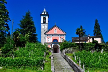 Pfarrkirche San Maurizio im Dorf Maggia - Tessin, Schweiz