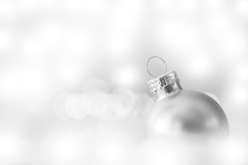 Silberne Weihnachtskugeln