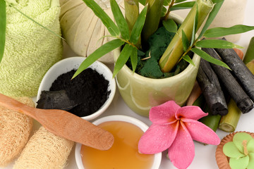 Face masks with Bamboo Charcoal Powder and honey for nourishing skin treatment.