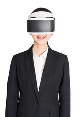 VRヘッドセットを装着したビジネスウーマン