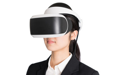 VRヘッドセットを装着したビジネスウーマン