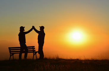 Fototapeta na wymiar İki İnsanın Anlaşma Sevinci