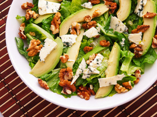 Green salad with avocado, blue cheese, walnuts and pears