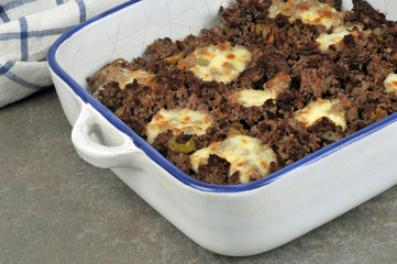 Plat de viande hachée avec de la mozzarelle 